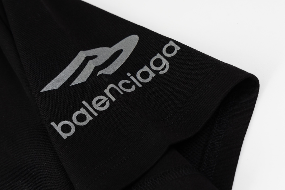 【BALENCIAGA 公式旗艦店】 バレンシアガ Tシャツ ご好評に付き再入荷！
