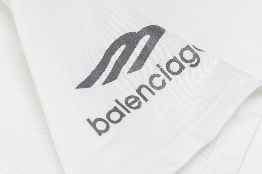 【BALENCIAGA 公式旗艦店】 バレンシアガ Tシャツ ご好評に付き再入荷！