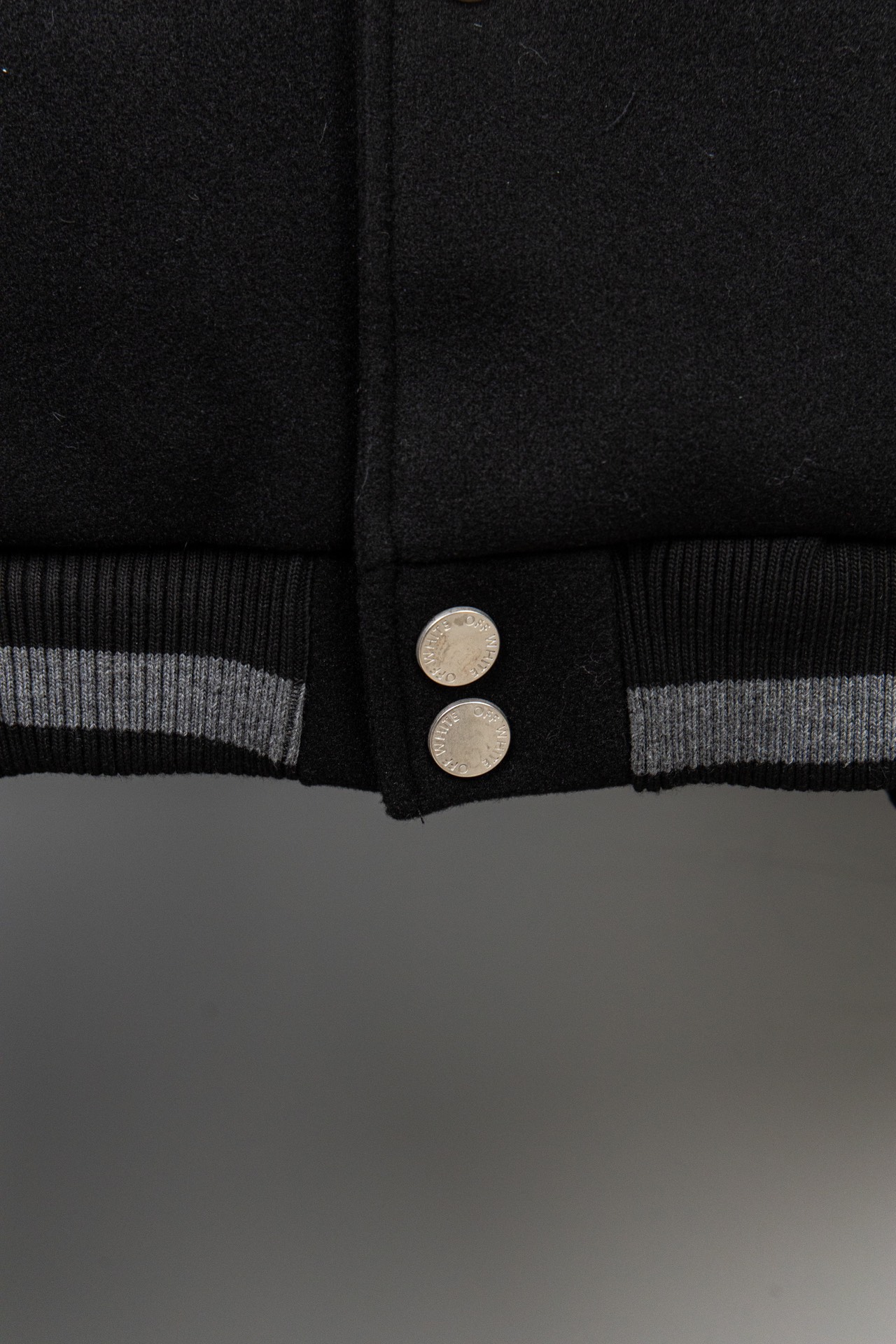 【OFF-WHITE 公式旗艦店】2025SSジャケット、ご好評に付き再入荷！