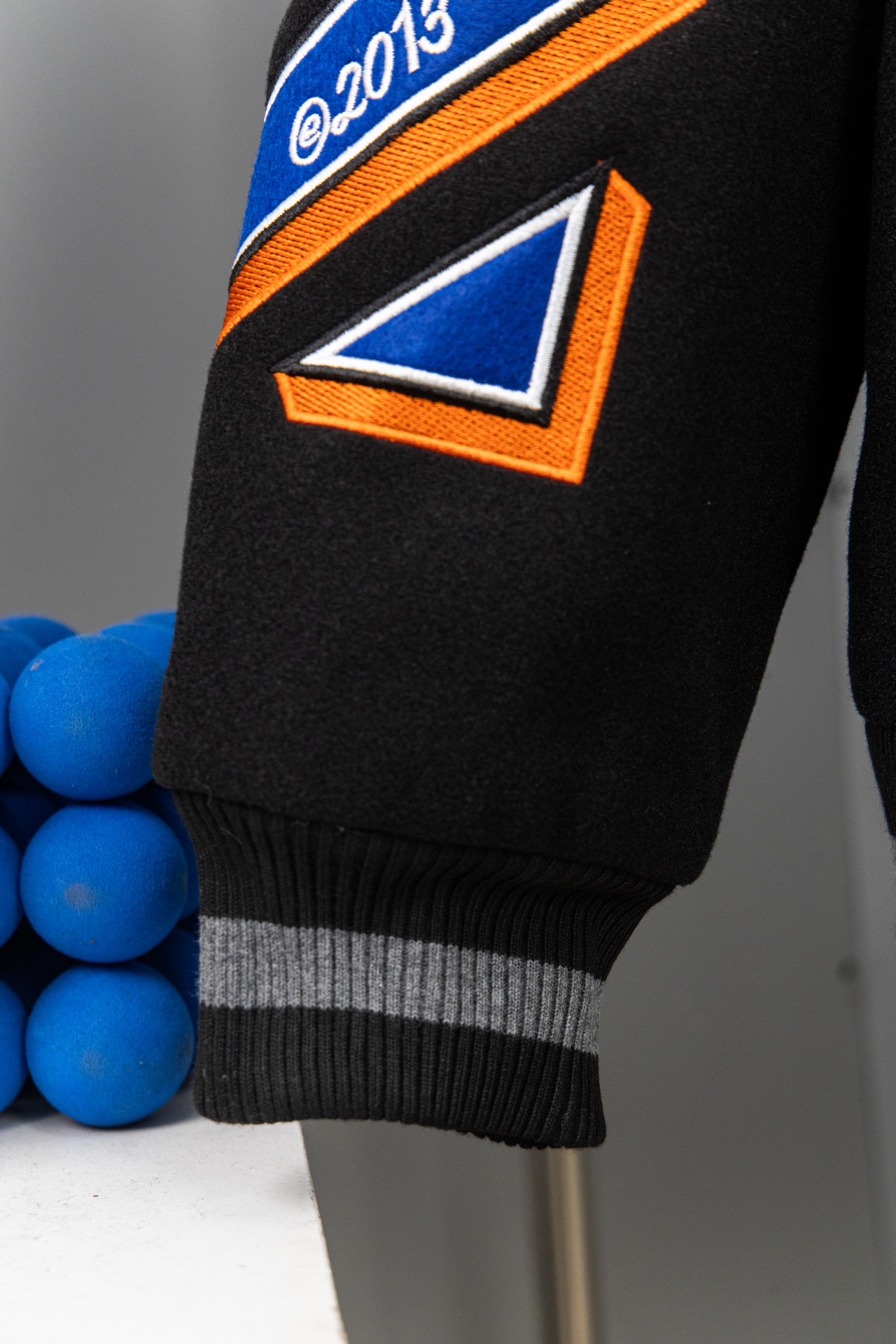 【OFF-WHITE 公式旗艦店】2025SSジャケット、ご好評に付き再入荷！