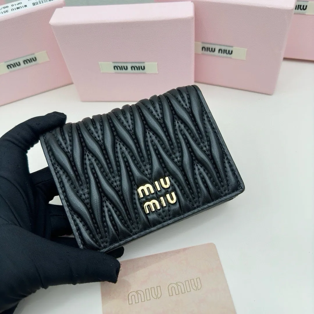 ◇【MIU MIU】マテラッセレザー 折り財布