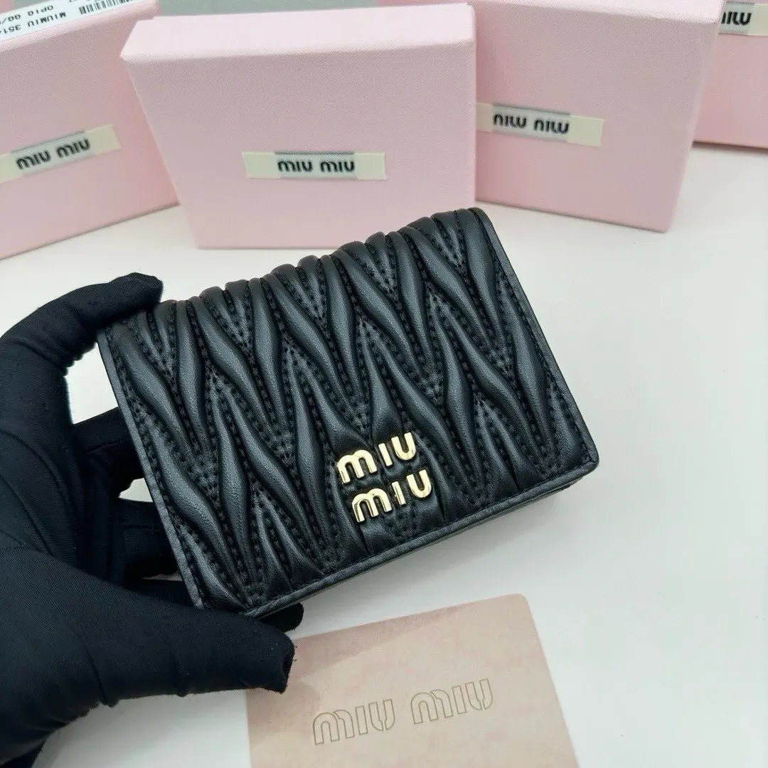 ◇【MIU MIU】マテラッセレザー 折り財布