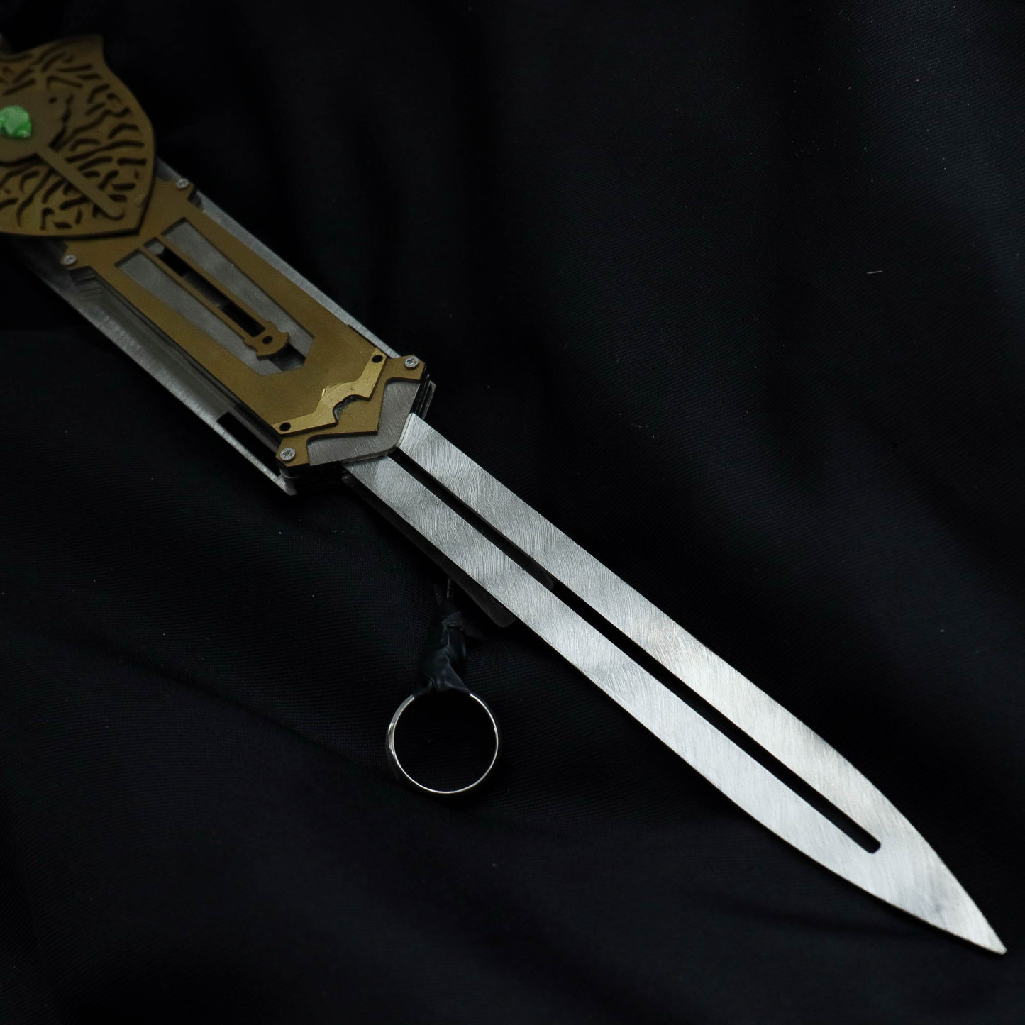 Bestpropreplica Assassins Creed Valhalla Metal Hidden Blade.