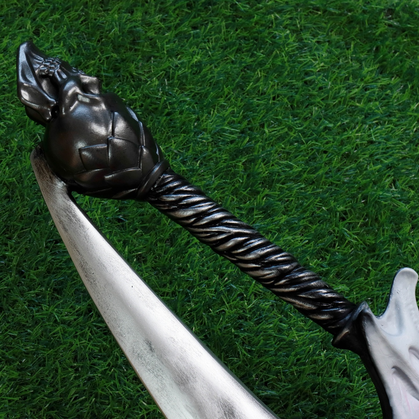 Bestpropreplica Devil May Cry: Sword of Sparda.