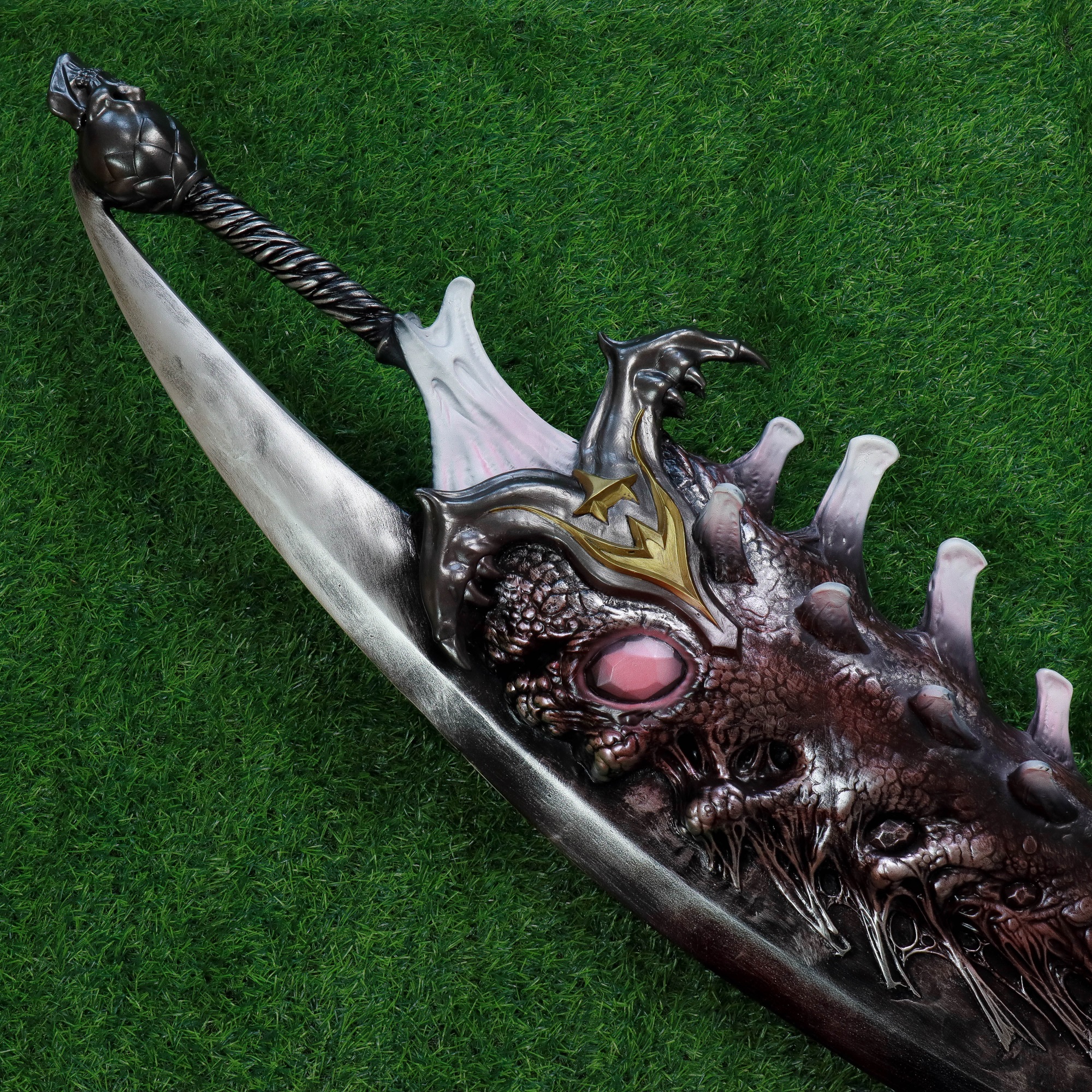 Bestpropreplica Devil May Cry: Sword of Sparda.