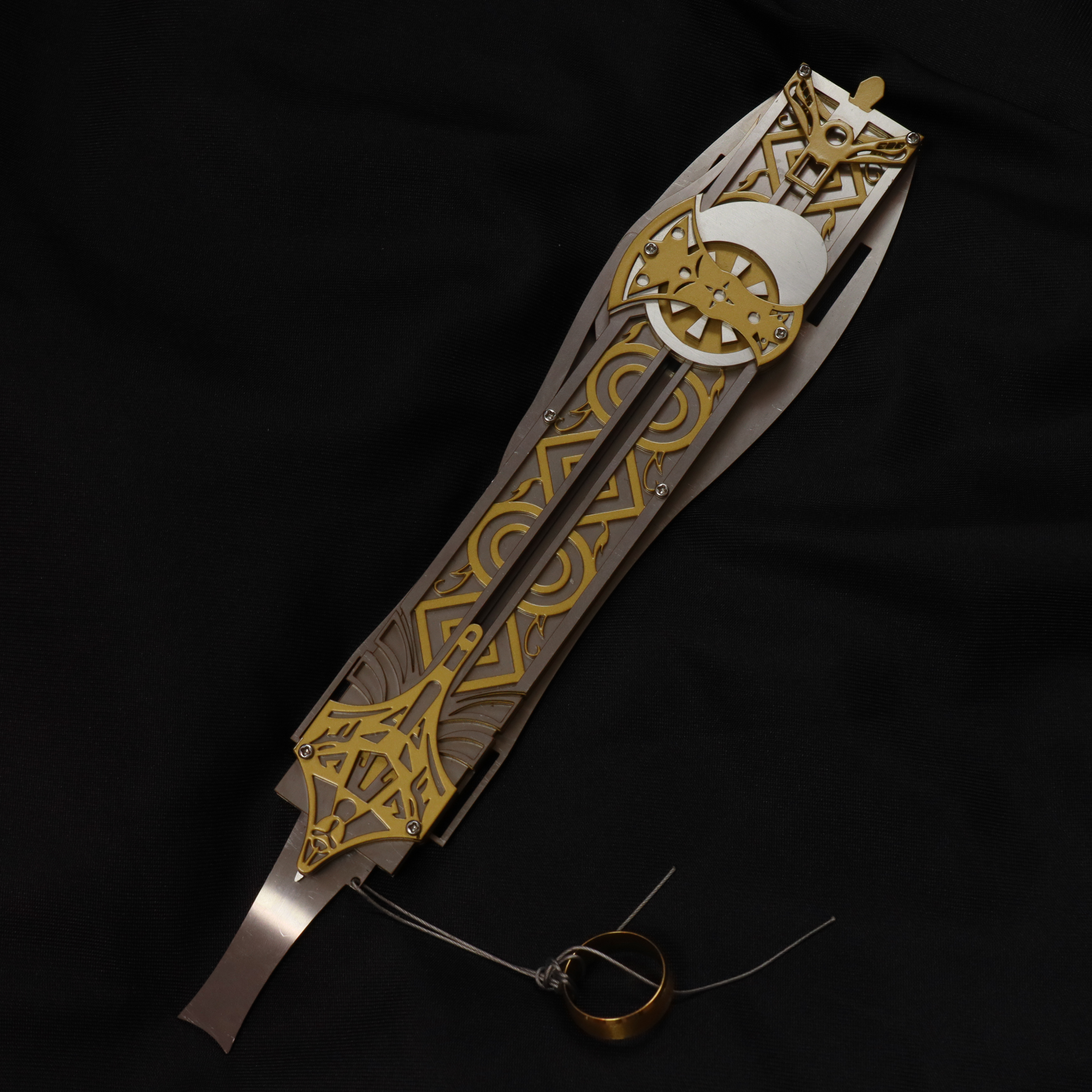 Bestpropreplica Assassins Creed Metal AC Aguilar real hidden blade.