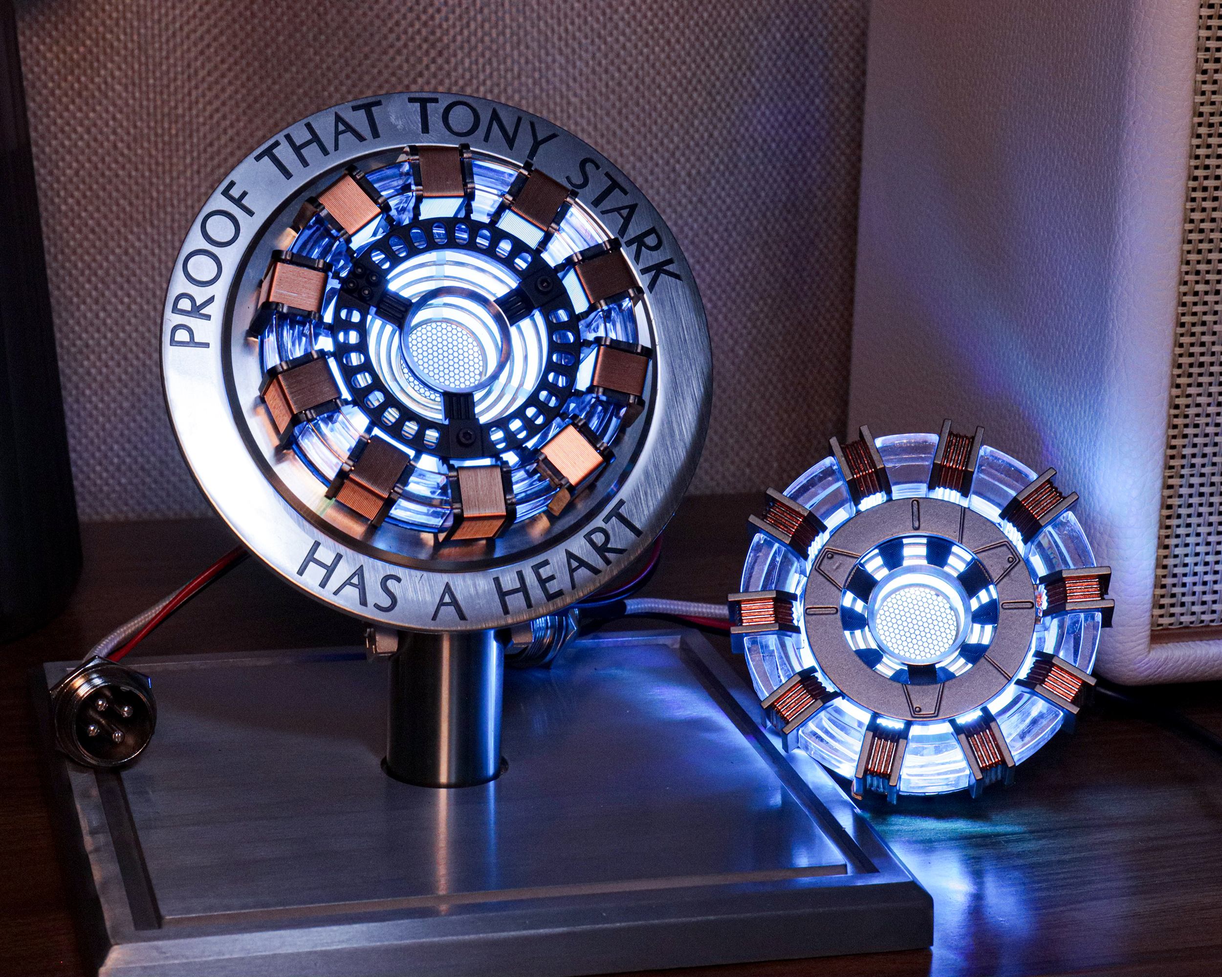 Iron Man Arc Reactor 1:1 Ratio, Vibration Sensing, LED Light, with Display Case for Collections, USB Connection 