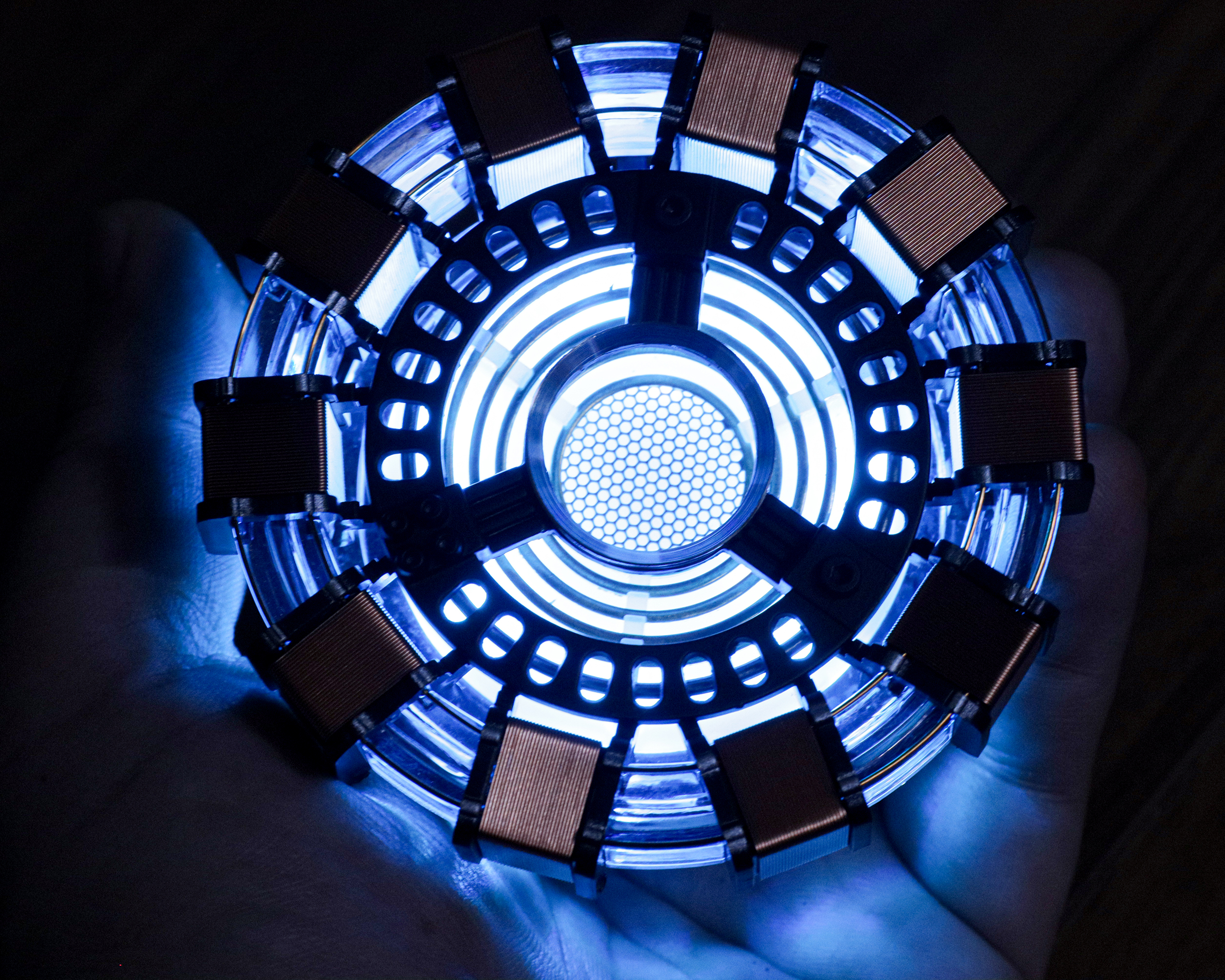 Iron Man Arc Reactor 1:1 Ratio, Vibration Sensing, LED Light, with Display Case for Collections, USB Connection 