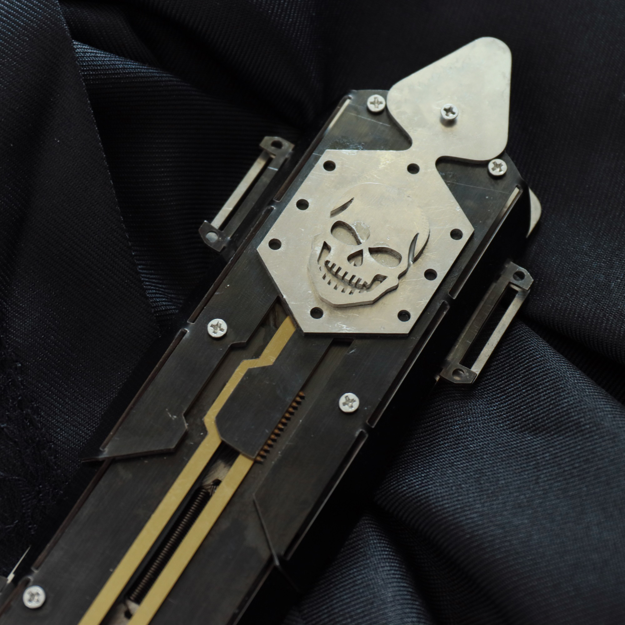 Bestpropreplica Black Flag Edward Kenway's hidden blade.