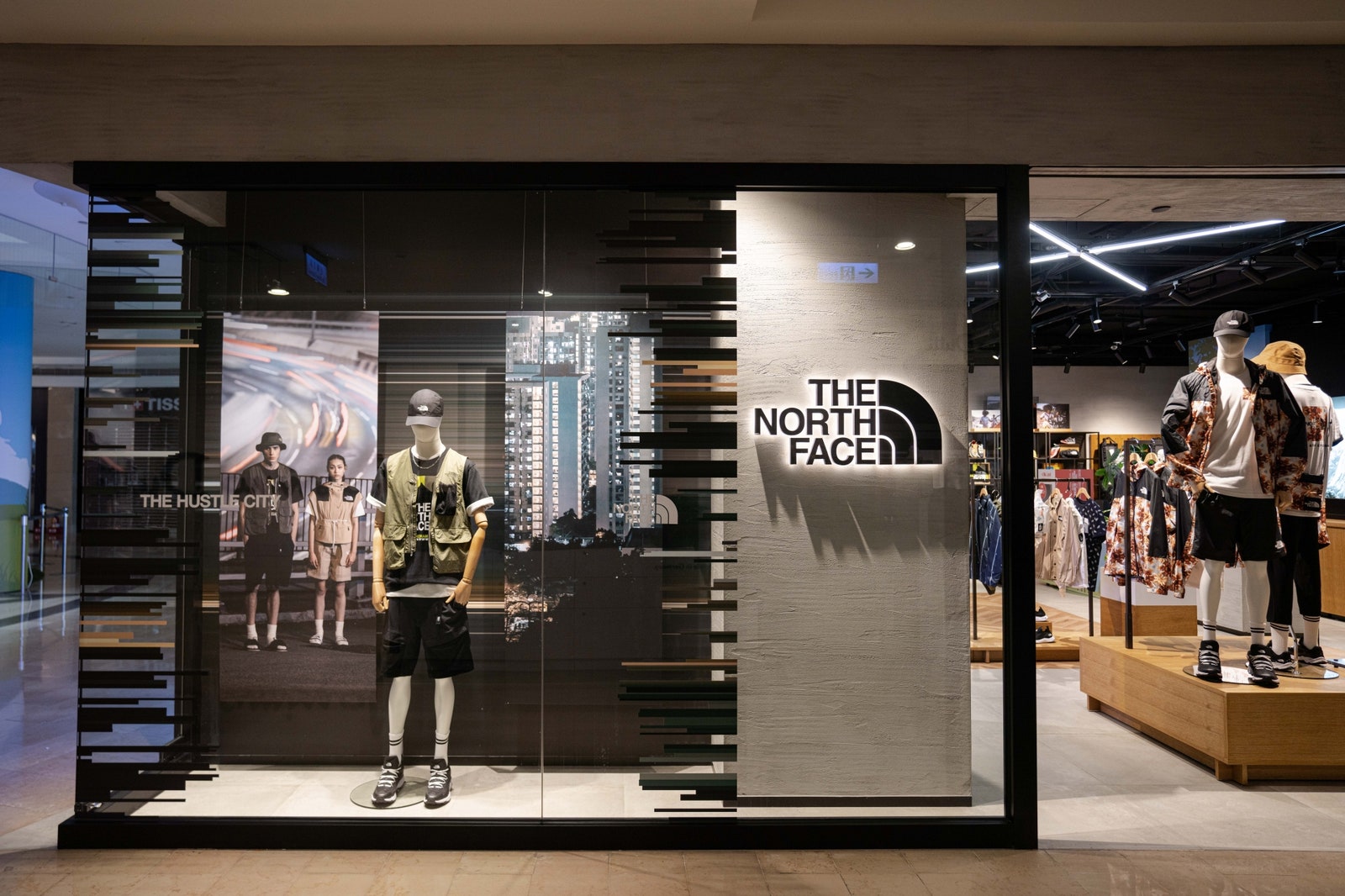 黑標、紅標、限定聯名款一店滿足!The North Face 台北101 旗艦店正式登場! | GQ Taiwan