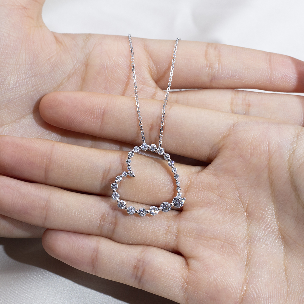 Round Shape Lab Grown Diamond E VVS2 14K White Gold Heart Shape Pendant Necklace MSN-846