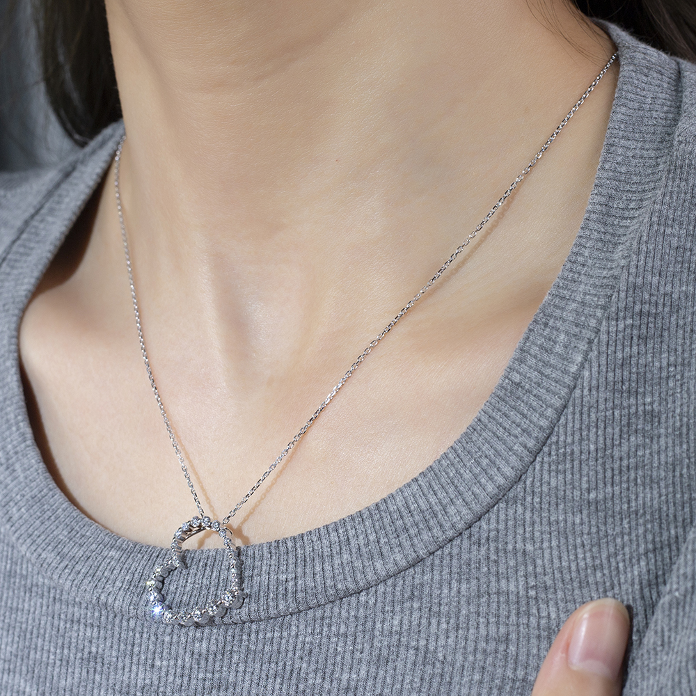 Round Shape Lab Grown Diamond E VVS2 14K White Gold Heart Shape Pendant Necklace MSN-846
