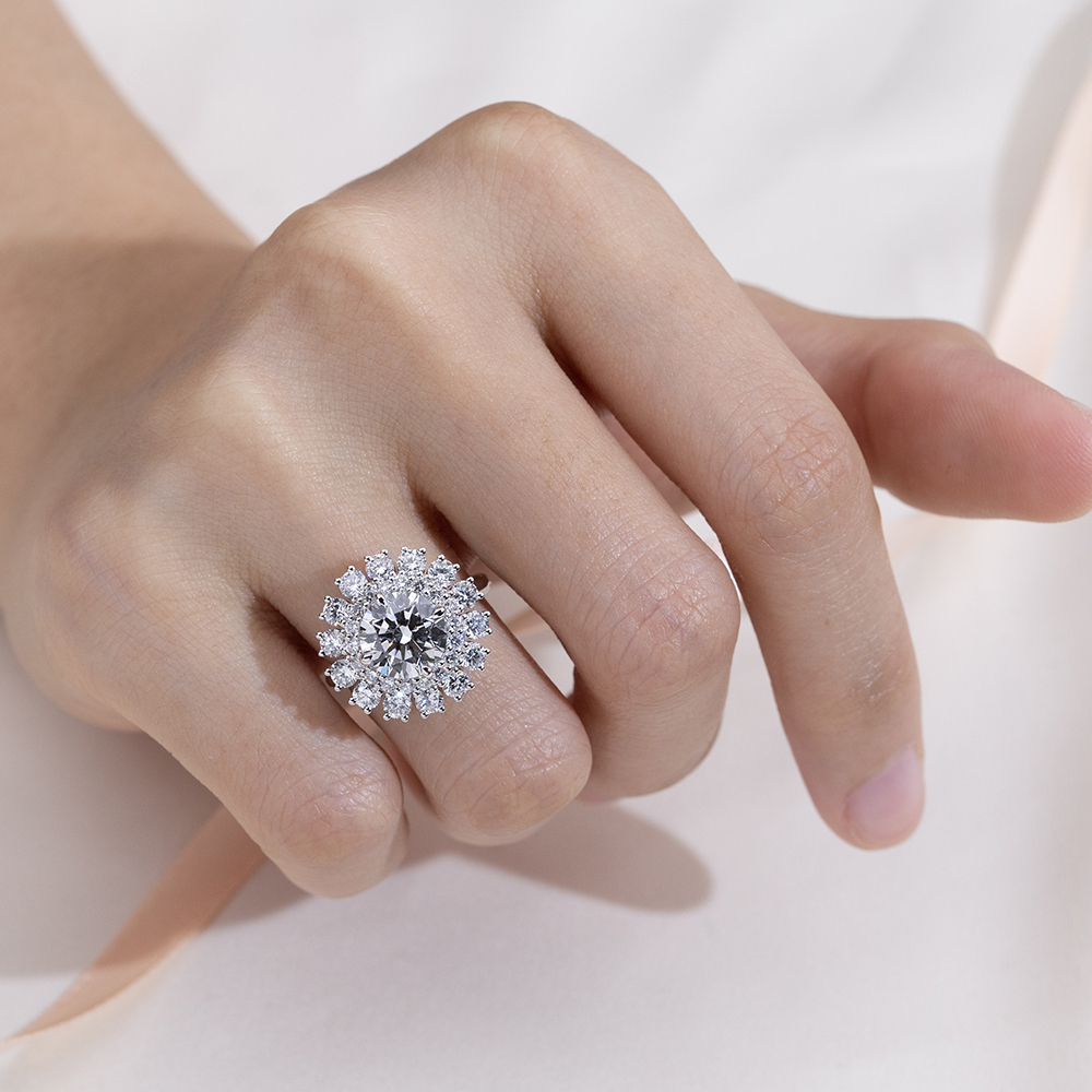 MissDiamond Lab Grown Diamond 5.05CT G VS1 Platinum Halo Ring MSR-293