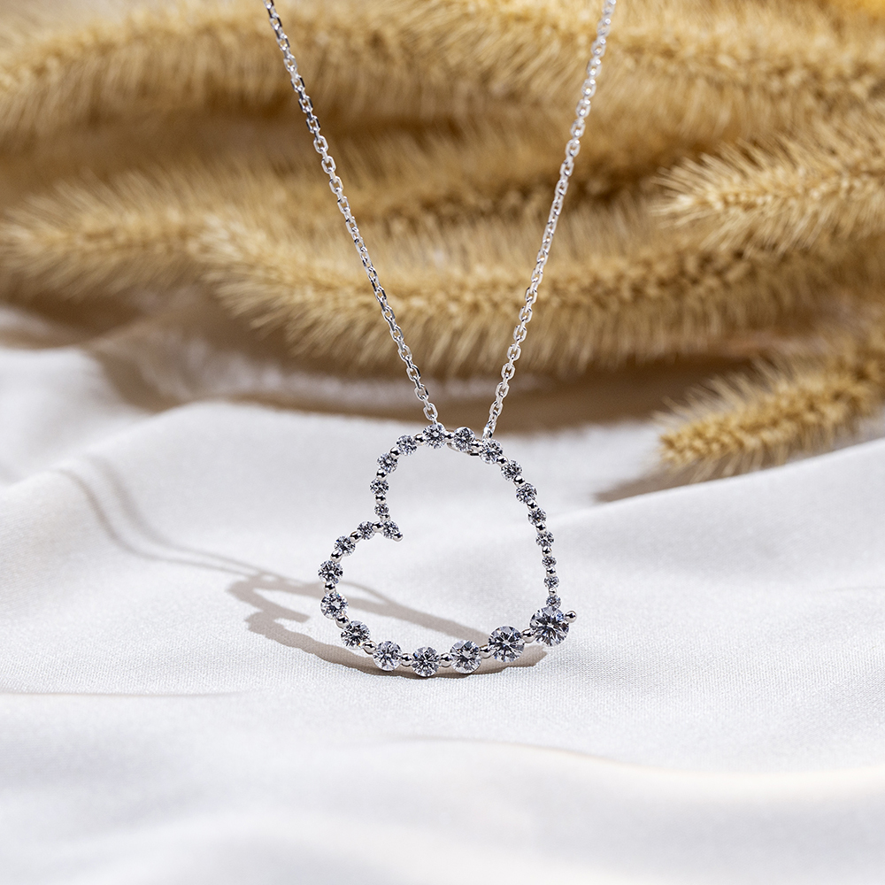 Round Shape Lab Grown Diamond E VVS2 14K White Gold Heart Shape Pendant Necklace MSN-846