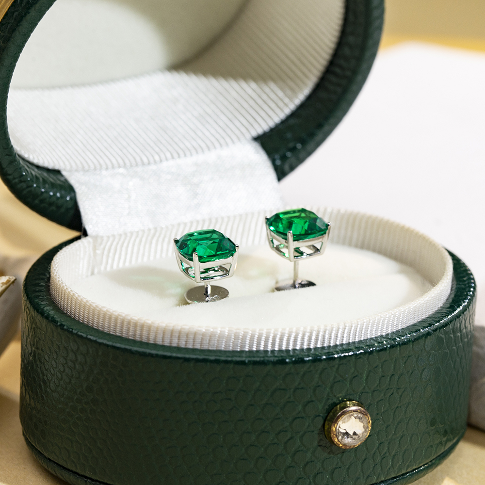 Cushion Shape Fancy Vivid green Lab Grown Diamond VVS1 10K Earrings MSE-779