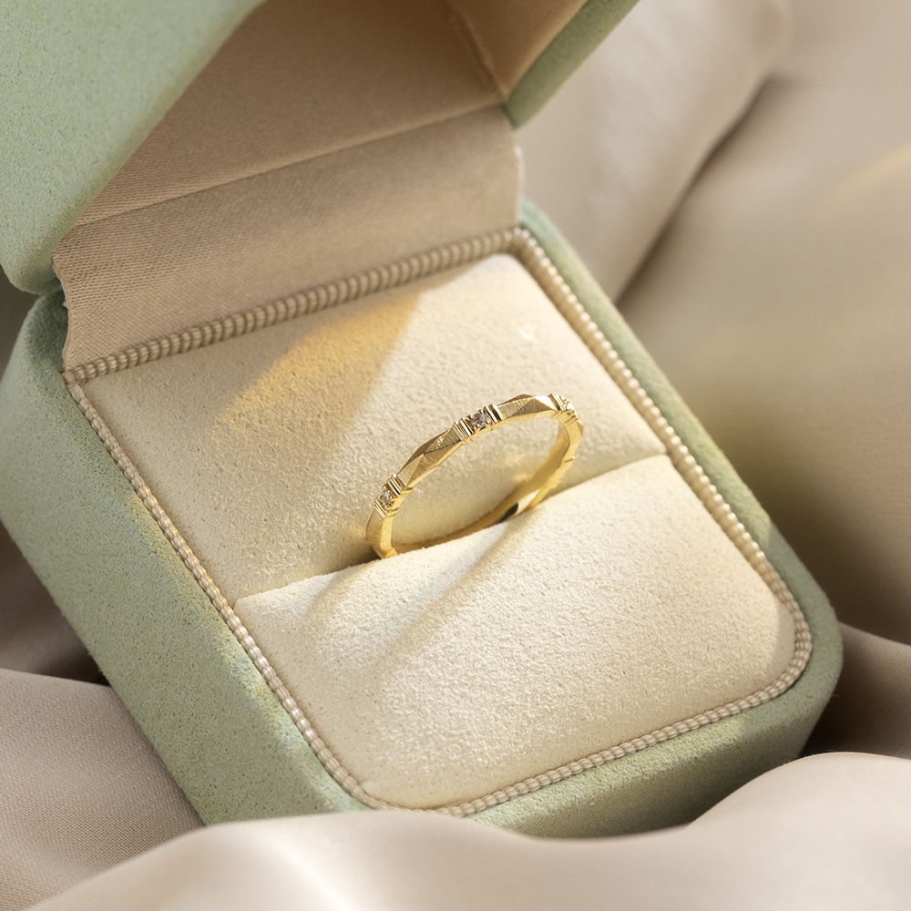 Round Lab Grown Diamond D VS1 Eternity 18K Yellow Gold Ring MSR-1667