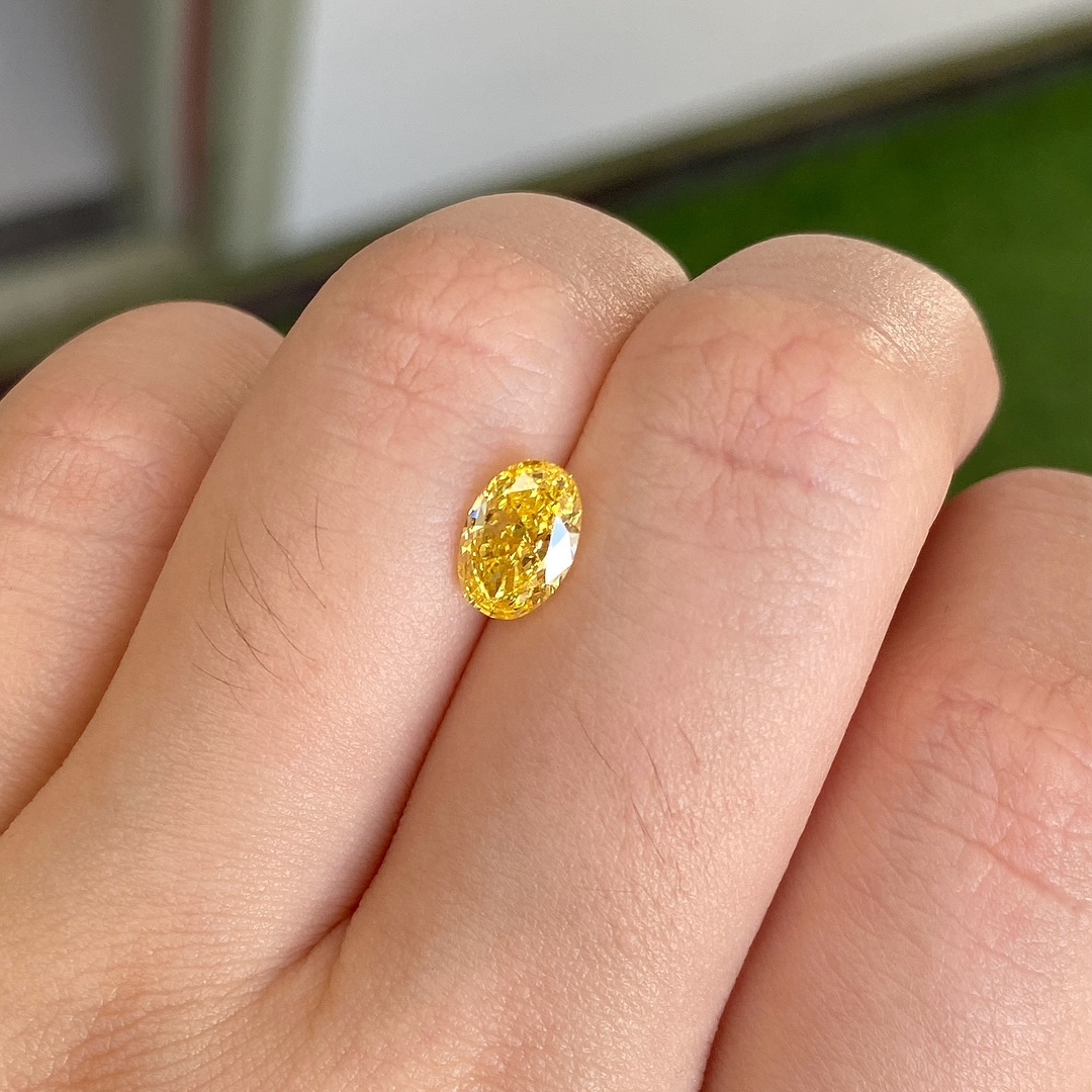 MissDiamond HPHT LG621463752 Oval Shape 1.08CT Fancy Vivid Yellow VVS2 VG VG Lab Grown Diamond