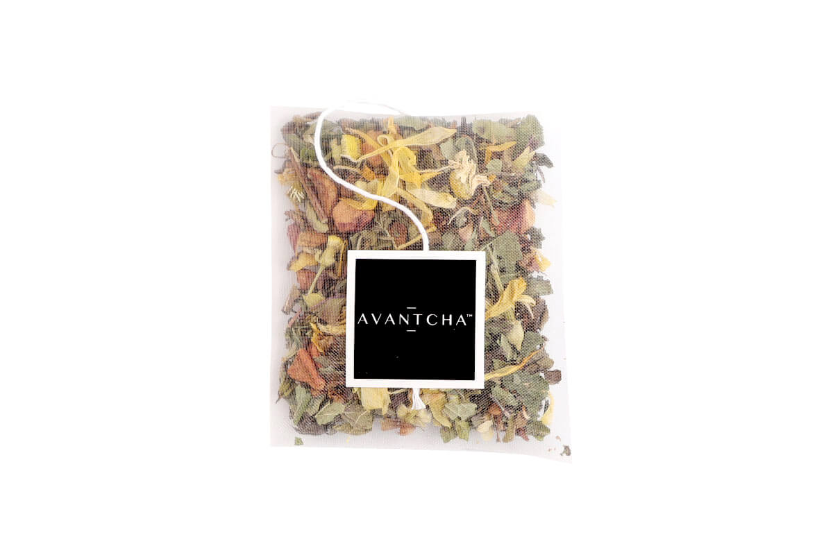 Afterlunch herbal infusion with chamomile, lemon balm, peppermint, and botanicals