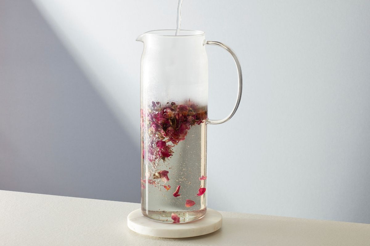 Pink Rosebuds Tea