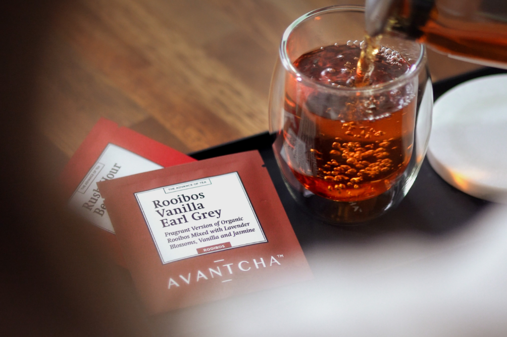 Add a splash of milk to Rooibos Vanilla Earl Grey 