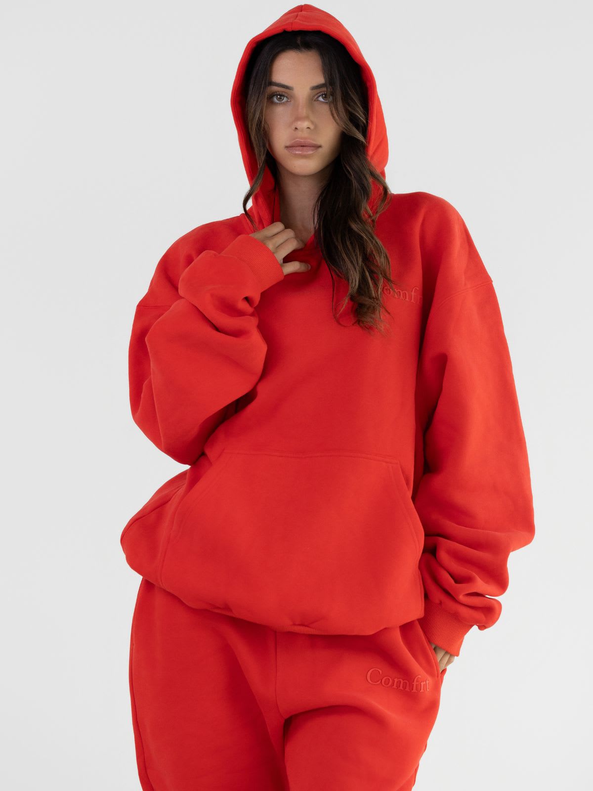 Minimalistická mikina s kapucňou