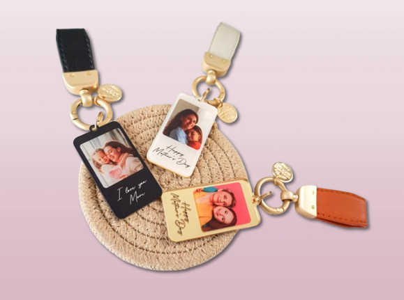 Custom Mom Photo Keychain - Personalized Acrylic Keyring with Engraved Message - Perfect Mothers Day Birthday Gift from Daughter Son.