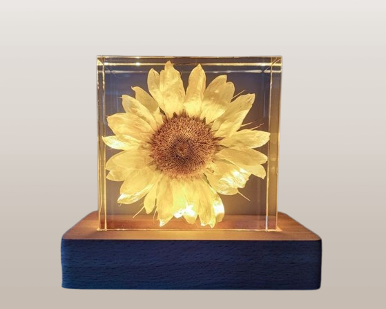 Sunflower Resin Night Lamp – Beautiful Handmade Gift for Loved Ones
