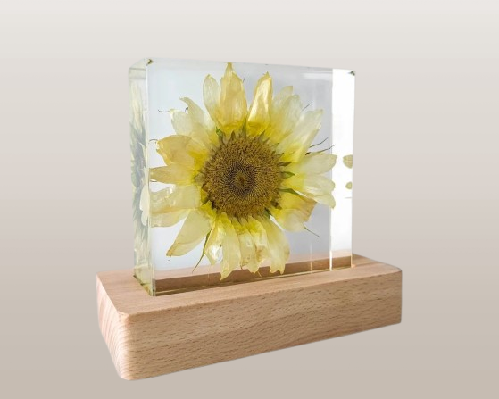 Sunflower Resin Night Lamp – Beautiful Handmade Gift for Loved Ones