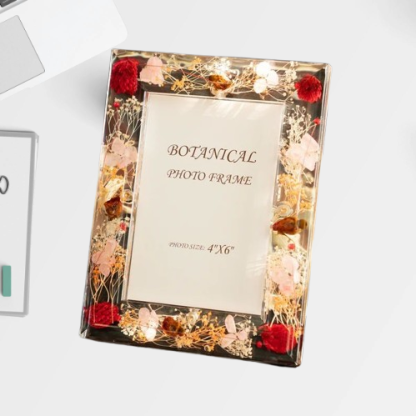 Romantic Botanical Resin Frame - Handcrafted Pressed Flower Display for Bridesmaids & Housewarming Gifts