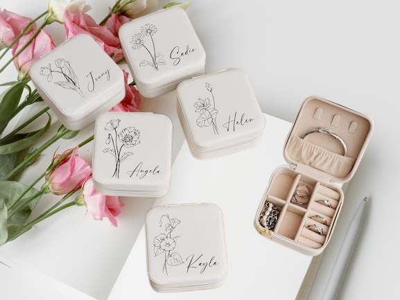 Elegant Square Jewelry Box - Custom Engraved Travel Case for Earrings, Perfect Bridesmaid/Sister Gift