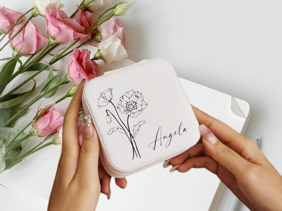 Elegant Square Jewelry Box - Custom Engraved Travel Case for Earrings, Perfect Bridesmaid/Sister Gift