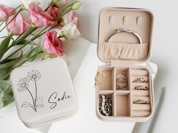 Elegant Square Jewelry Box - Custom Engraved Travel Case for Earrings, Perfect Bridesmaid/Sister Gift