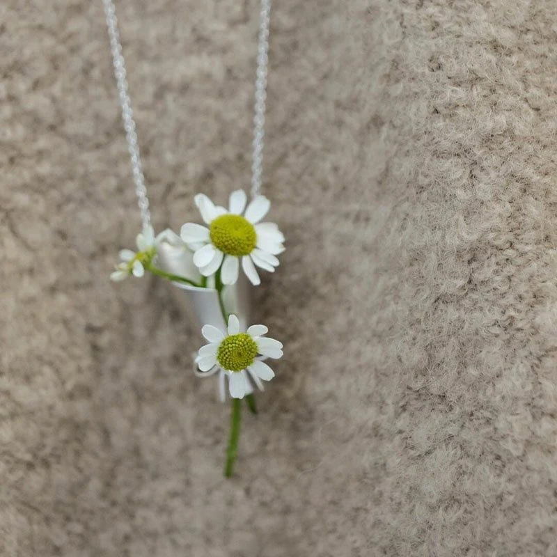 🌸 Wearable Mini Vase Necklace