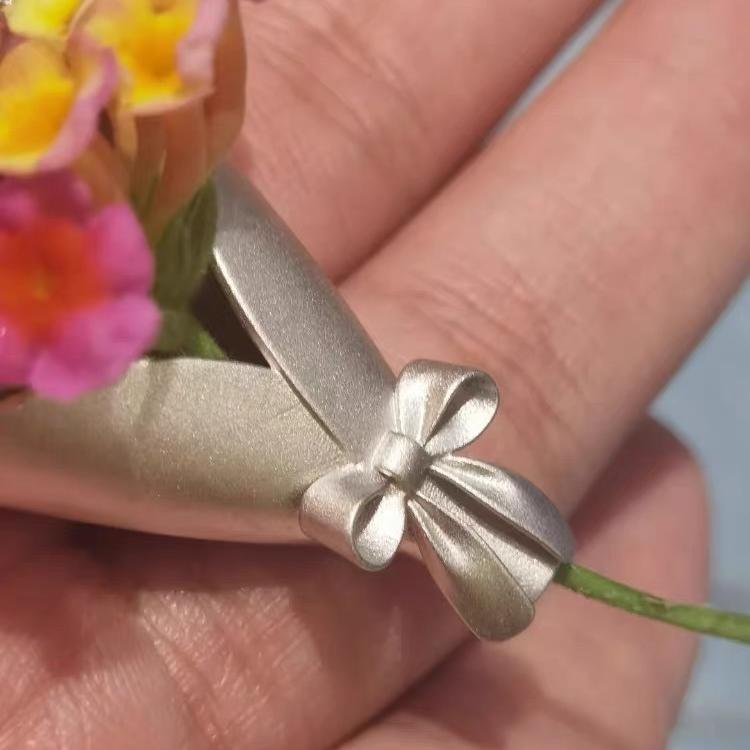 🌸 Wearable Mini Vase Necklace