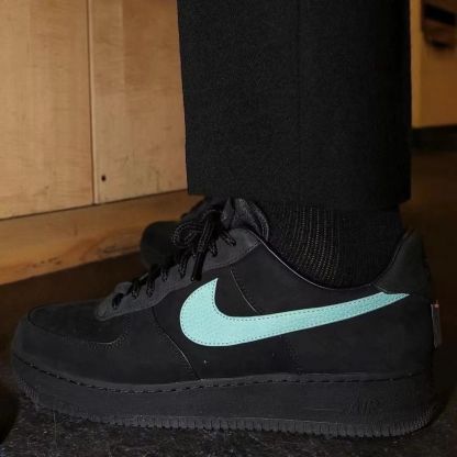 ★NIKE x TIFFANY★送関込★世界中を震撼させた話題のコラボ★ティファニー x ナイキエア フォース 1の限定
