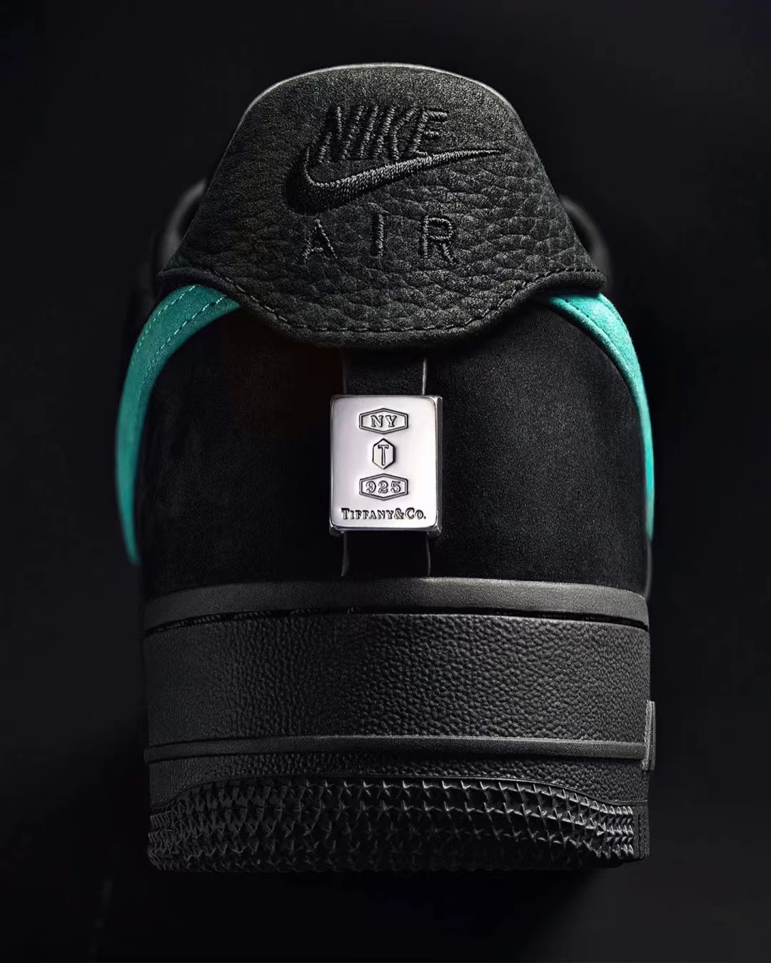 ★NIKE x TIFFANY★送関込★世界中を震撼させた話題のコラボ★ティファニー x ナイキエア フォース 1の限定