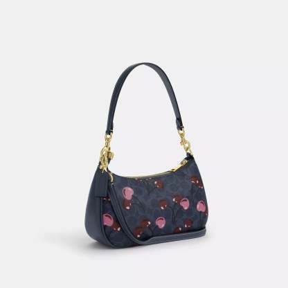 Coathtch Outlet Teri Shoulder Bag In Signature Canvas With Cherry Print