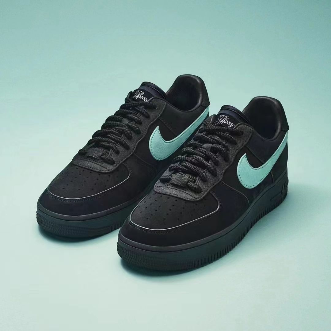 ★NIKE x TIFFANY★送関込★世界中を震撼させた話題のコラボ★ティファニー x ナイキエア フォース 1の限定