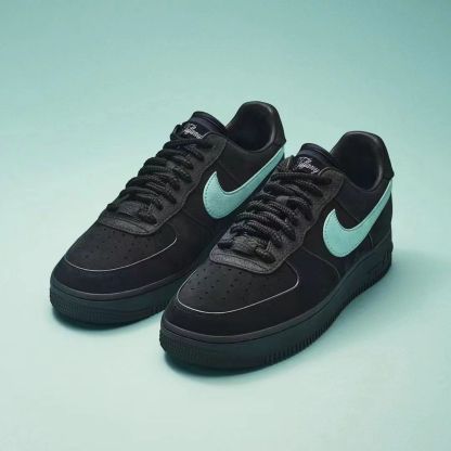 ★NIKE x TIFFANY★送関込★世界中を震撼させた話題のコラボ★ティファニー x ナイキエア フォース 1の限定