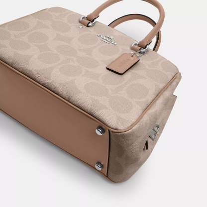 Coathtch Outlet Savannah Carryall Bag In Signature Canvas