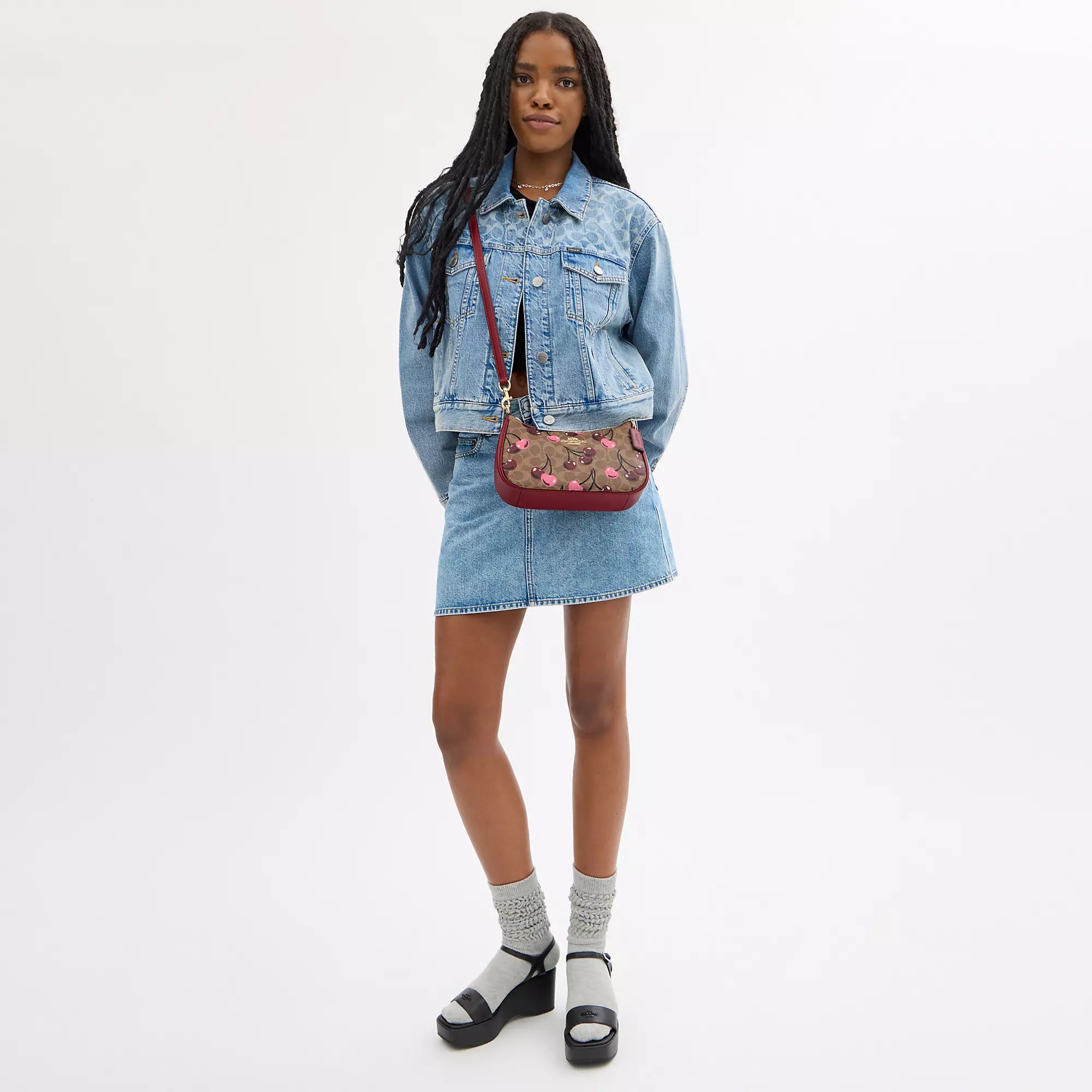 Coathtch Outlet Teri Shoulder Bag In Signature Canvas With Cherry Print