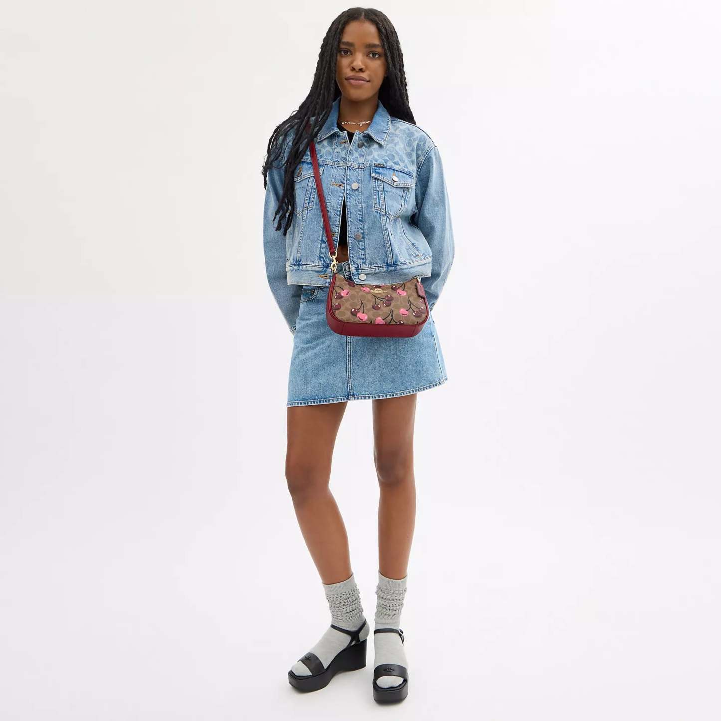 Coathtch Outlet Teri Shoulder Bag In Signature Canvas With Cherry Print