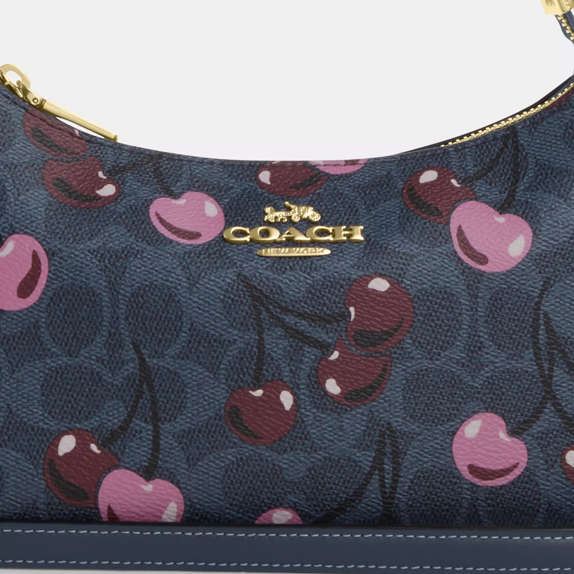 Coathtch Outlet Teri Shoulder Bag In Signature Canvas With Cherry Print
