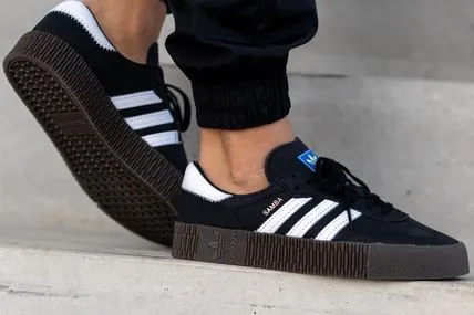 ADIthtDAS SAMBA ROSE “BLACK”