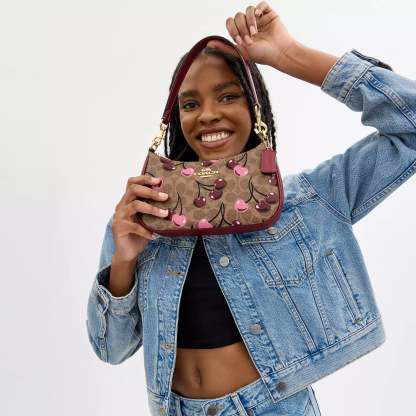 Coathtch Outlet Teri Shoulder Bag In Signature Canvas With Cherry Print