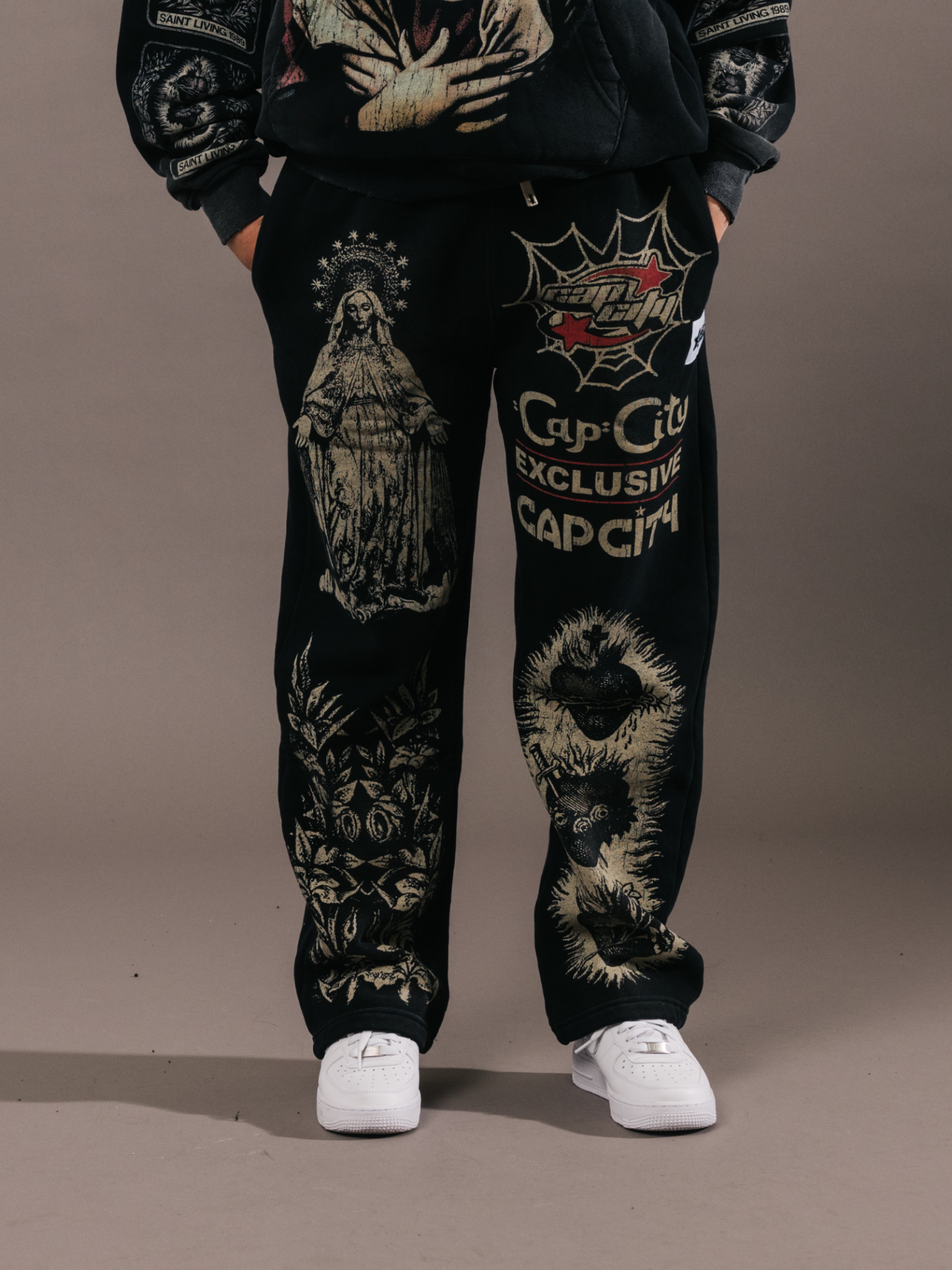 EXCLUSIVE CLUB SAINT LIVING PANTS