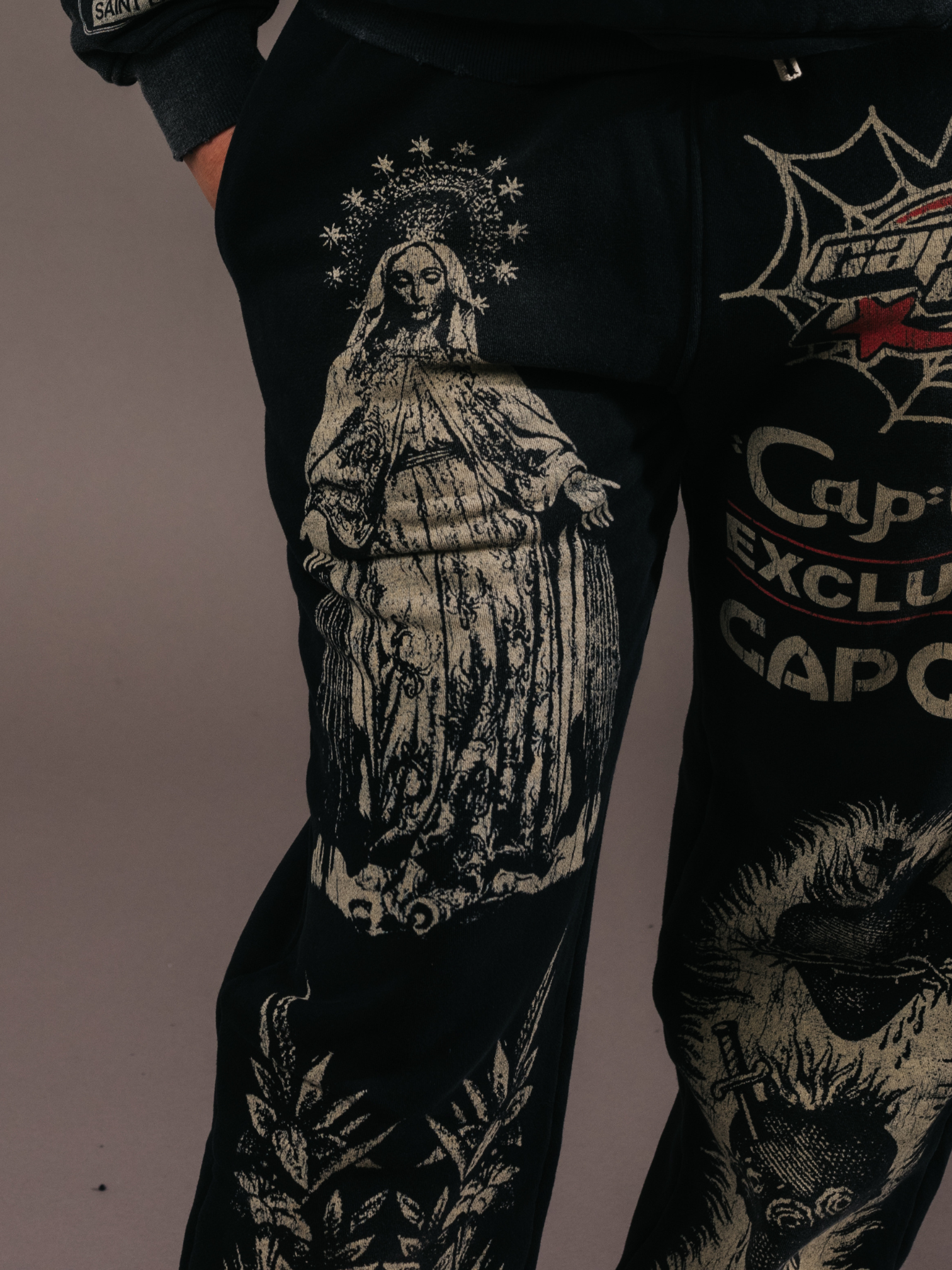 EXCLUSIVE CLUB SAINT LIVING PANTS