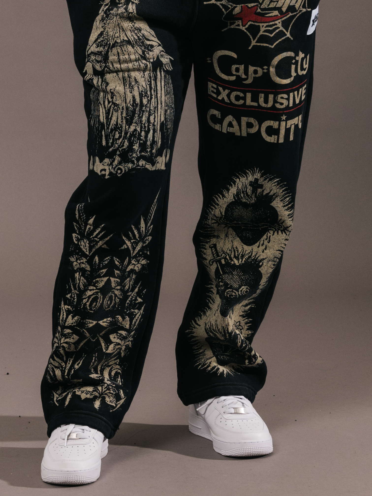 EXCLUSIVE CLUB SAINT LIVING PANTS