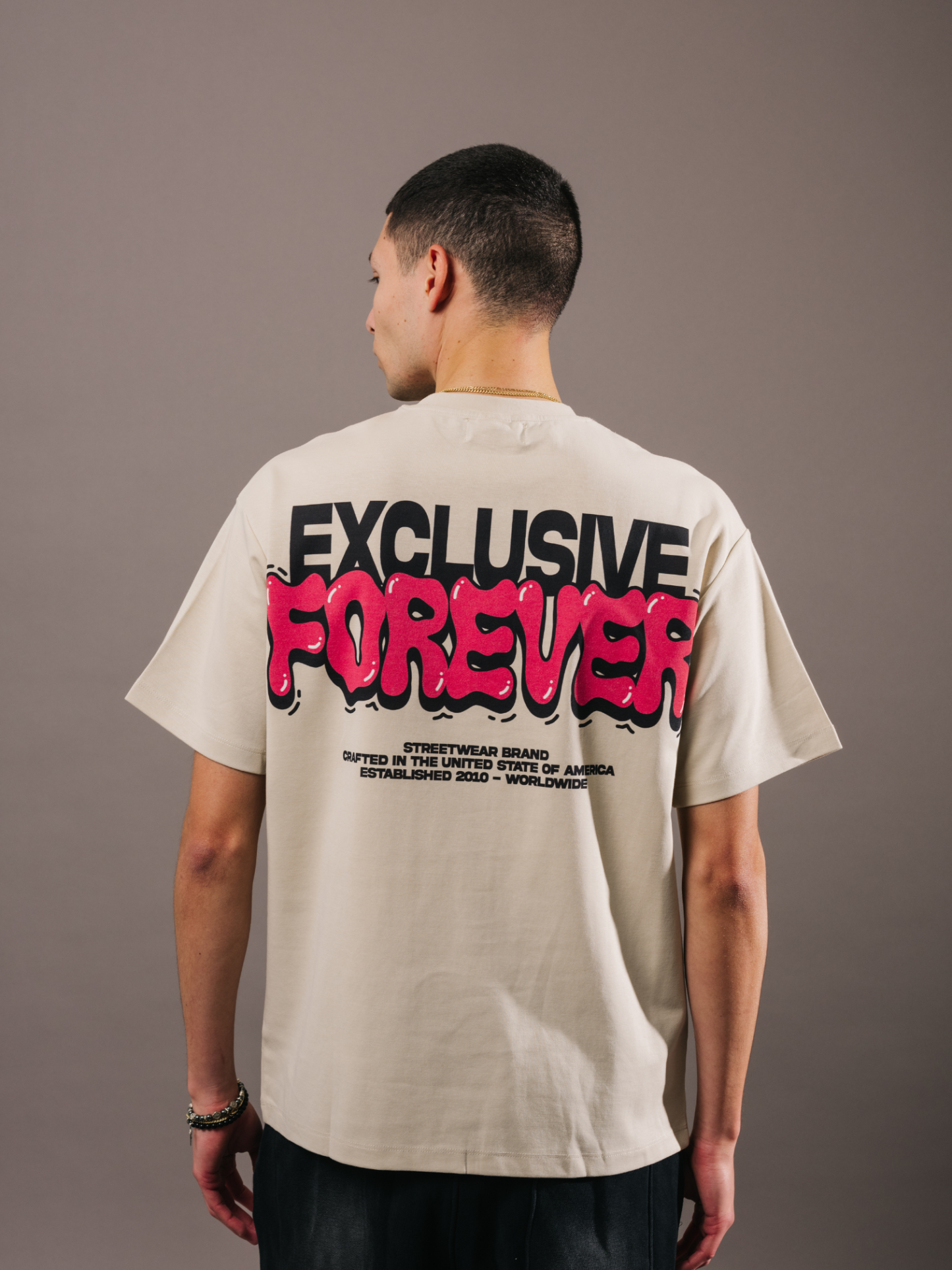 EXCLUSIVE CLUB CREAM EXCLUSIVE FOREVER TEE