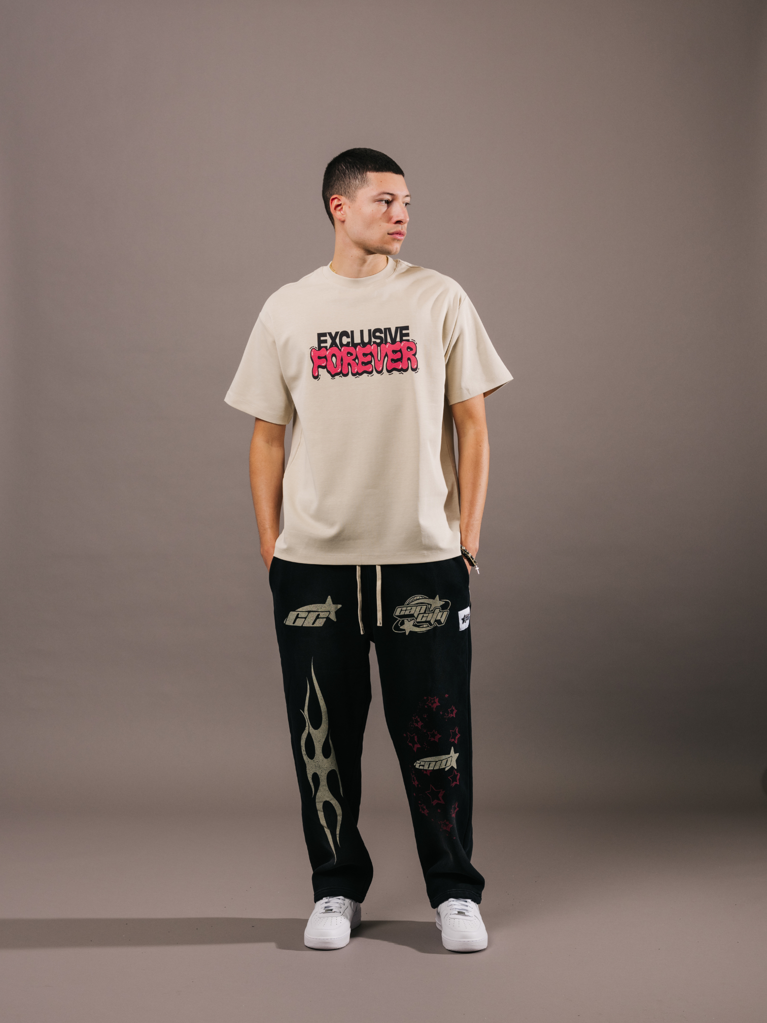 EXCLUSIVE CLUB CREAM EXCLUSIVE FOREVER TEE